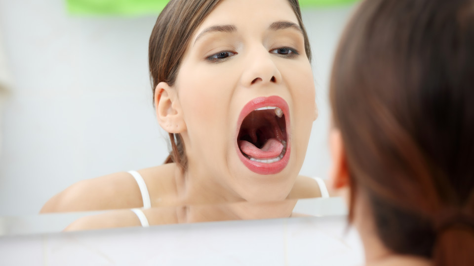 Os cinco primeiros sintomas de cancro da língua