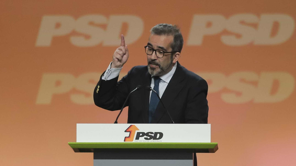 "Vai haver uma remodelação no Governo por causa do desafio que o PSD fez"