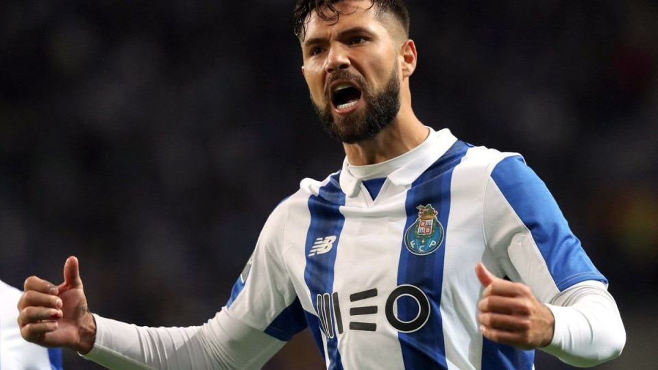 FC Porto equaciona saída de Felipe mas... com uma condição