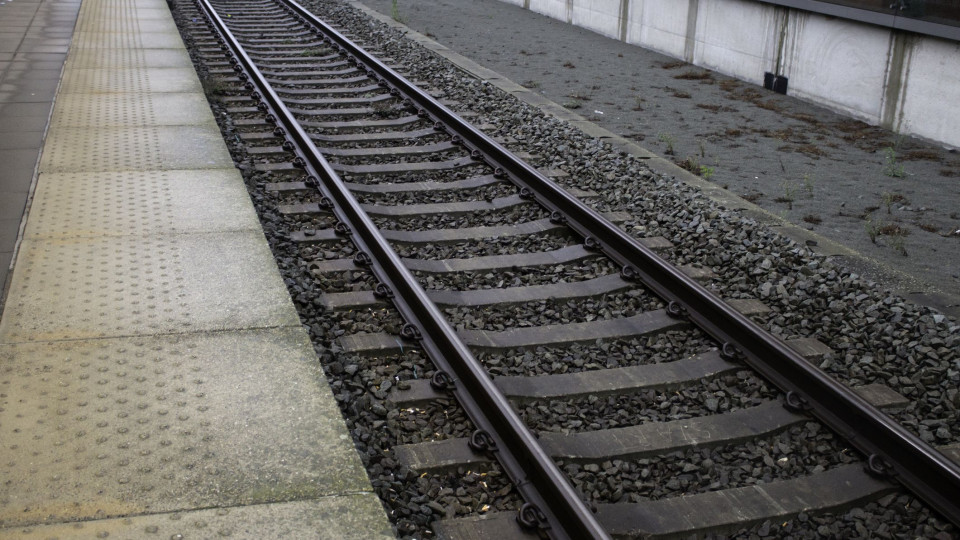 Homem morre atropelado por comboio em Portimão. Linha do Algarve cortada