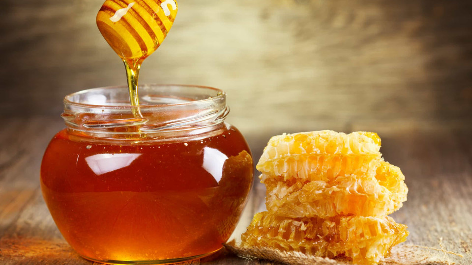 Sete coisas que ocorrem no corpo quando come uma colher de mel por dia