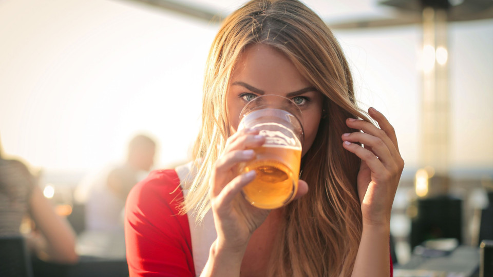 Beber cerveja controla a diabetes e reduz colesterol?! Eis os benefícios