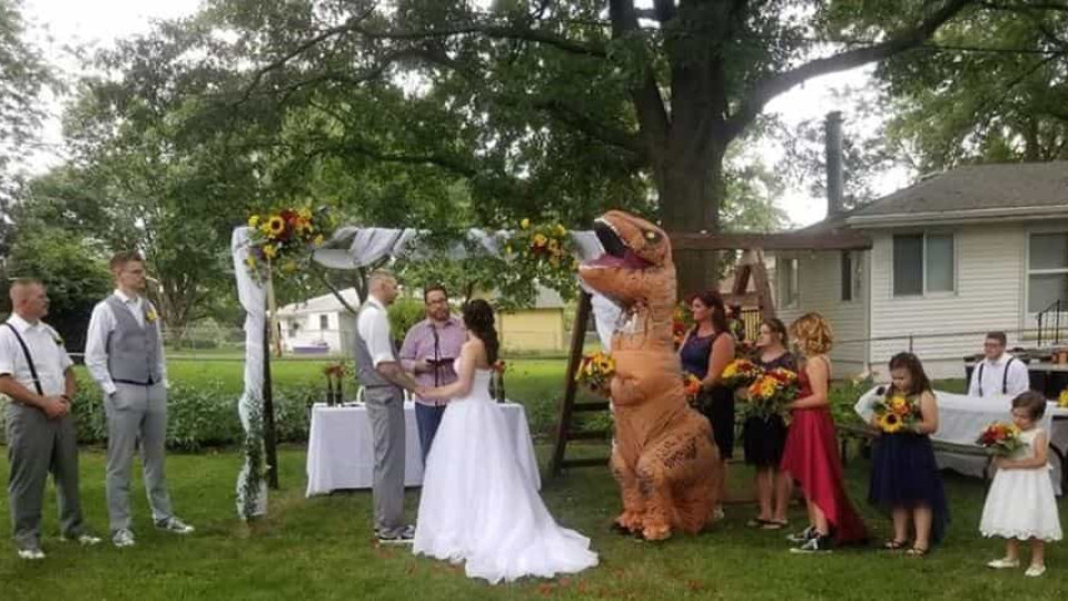 Disse à irmã para ir ao casamento vestida como quisesse. Apareceu assim