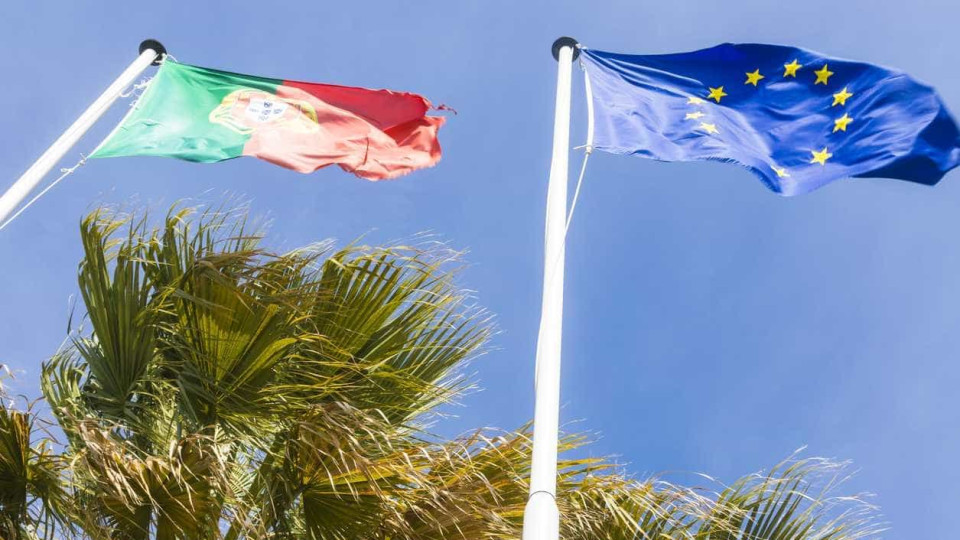 Bruxelas dá dois meses a Portugal para transpor regras sobre armas