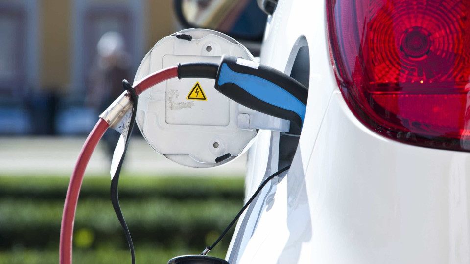 Projeto quer criar baterias mais eficientes para carros elétricos