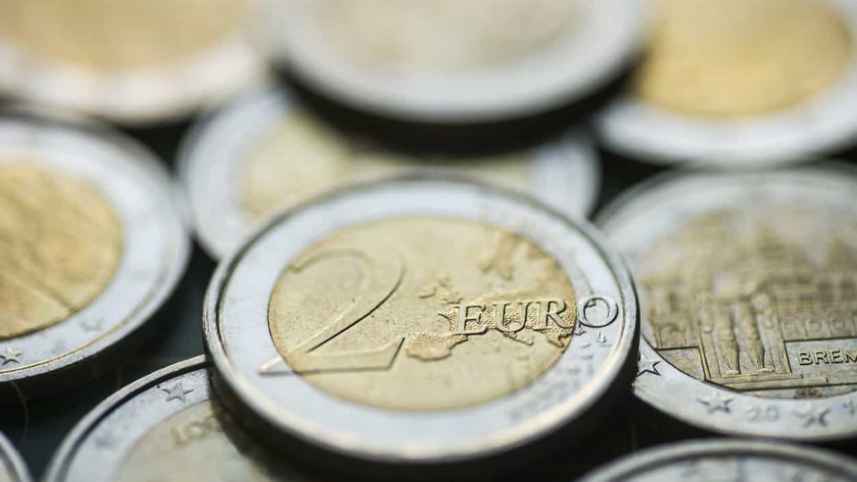 Olha para o verso das moedas de 2 euros? Estas 10 podem valer centenas