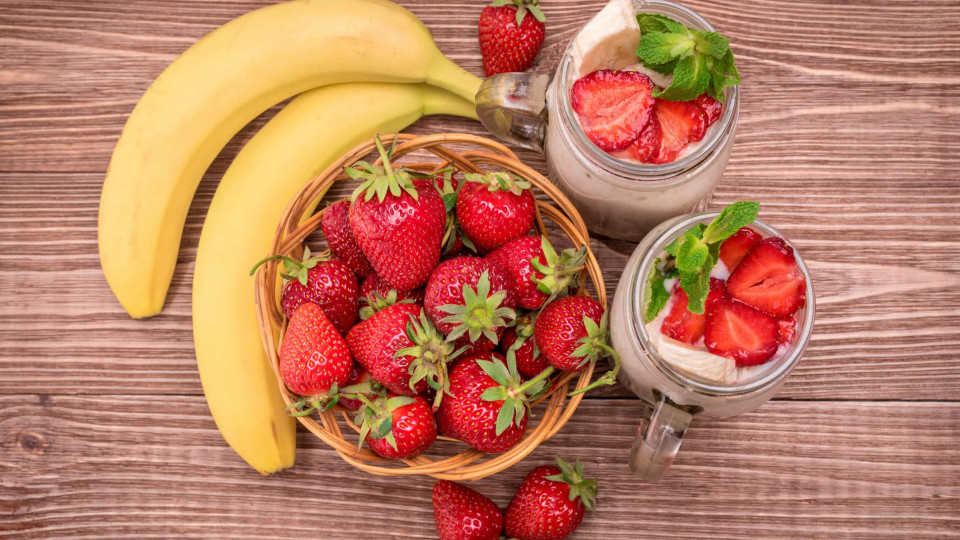 Dez frutas que ajudam a emagrecer e as suas respectivas calorias