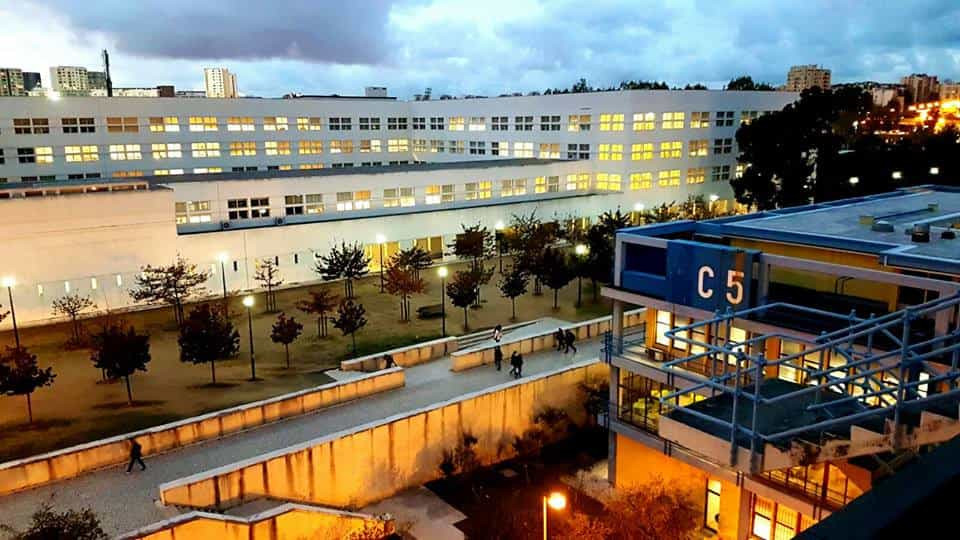 Faculdade de Ciências de Lisboa evacuada devido a derrame de substância