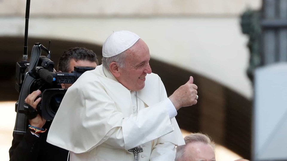 Acidentalmente Papa Francisco dá apoio a equipa de NFL no Twitter