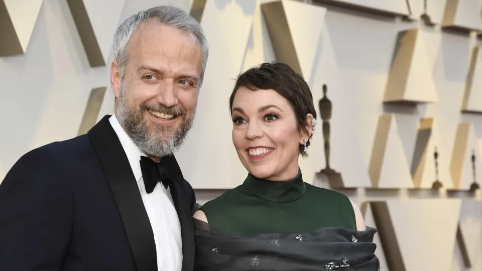 Olivia Colman envergonhada ao revelar o que o marido roubou do palácio