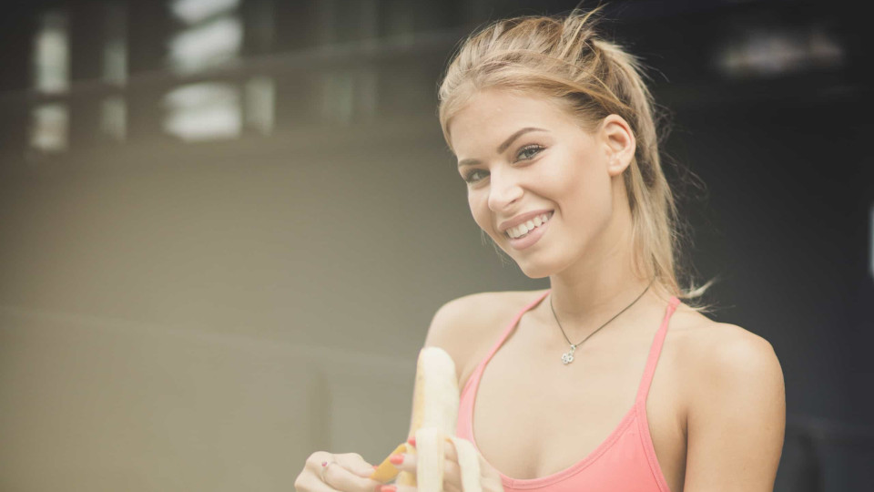 Oito benefícios da banana e como comer a fruta sem engordar