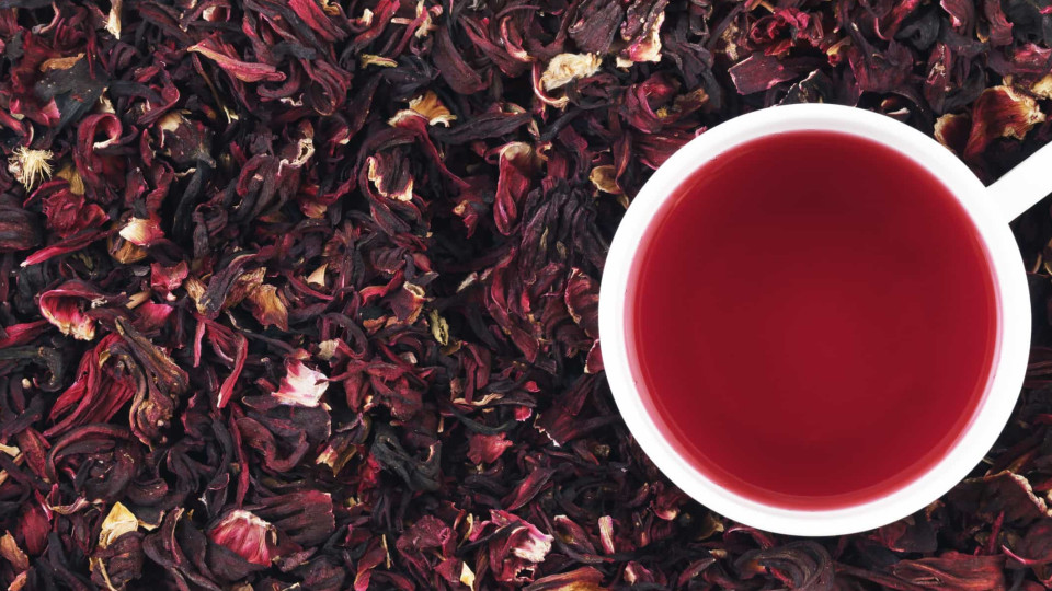 Por que o chá de hibisco pode ser veneno quando tomado em excesso