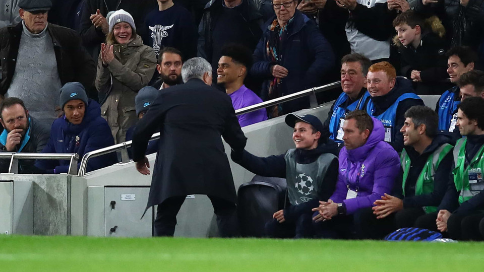 Apanha-bolas do Tottenham agradecido a Mourinho: "É surreal"