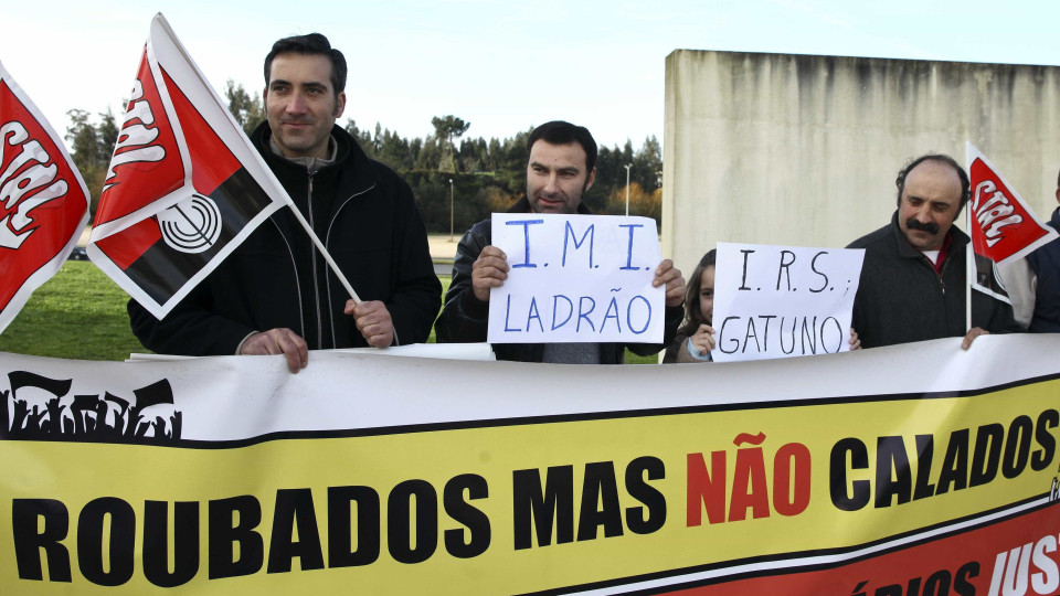 Passos recebido com apupos e protestos em Aveiro