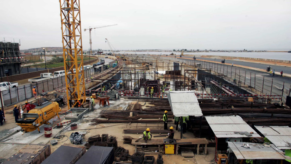 Fitch revê em baixa o crescimento da construção em Angola para 0,8%