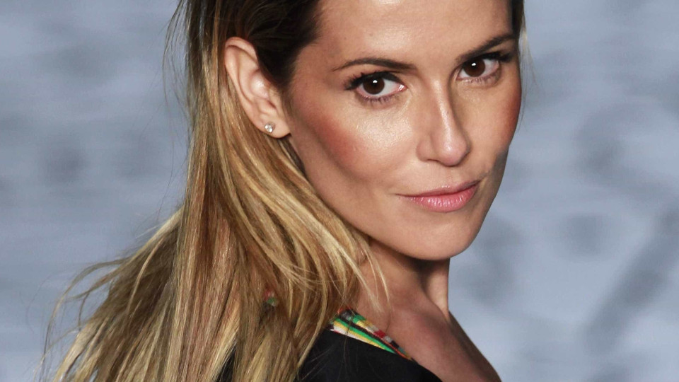 Aos 40 anos, Deborah Secco 'aumenta as temperaturas' no Instagram