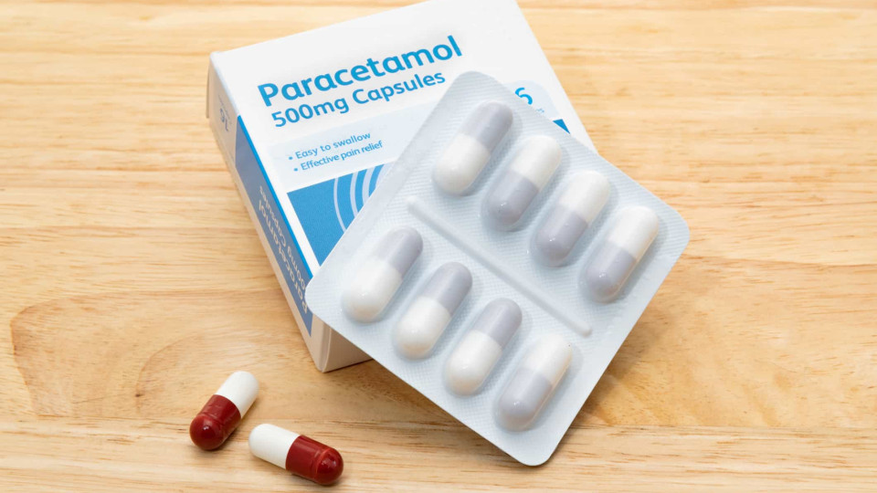 Doses excessivas de paracetamol podem matar. Saiba quando é demais