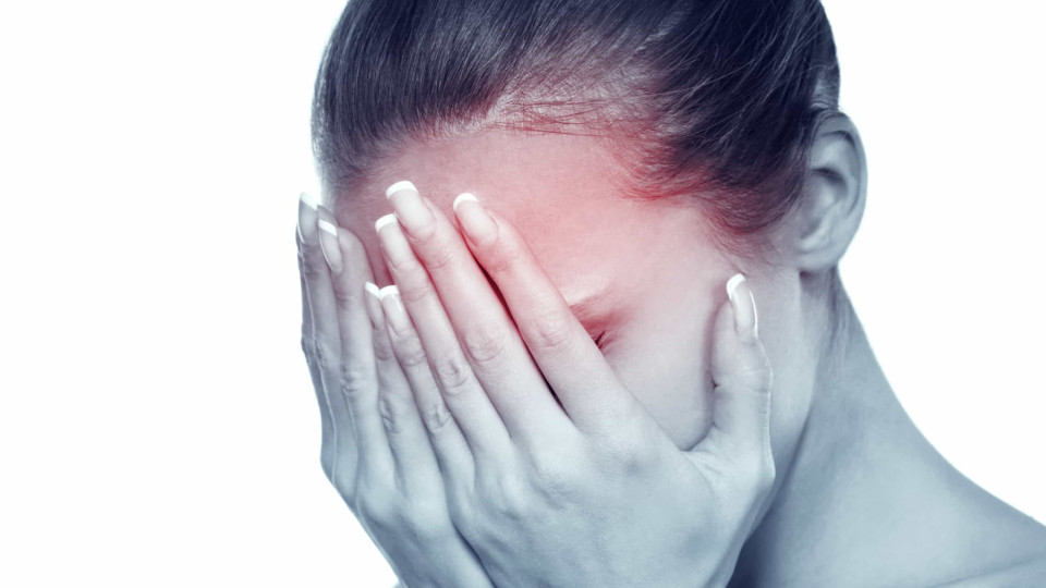 Dor de cabeça intensa: Sexo, postura e quatro outras causas inusitadas