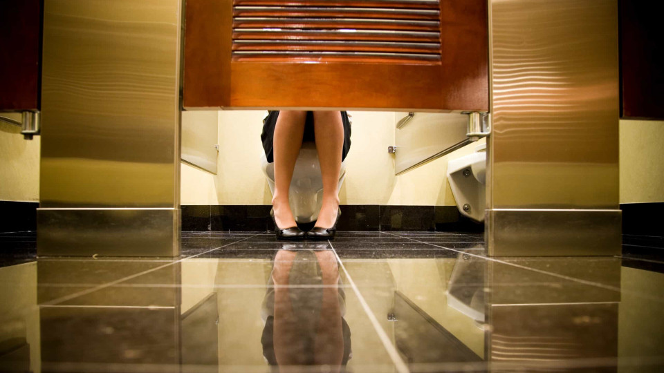 Seis doenças que pode contrair ao sentar-se num WC público. Nunca mais