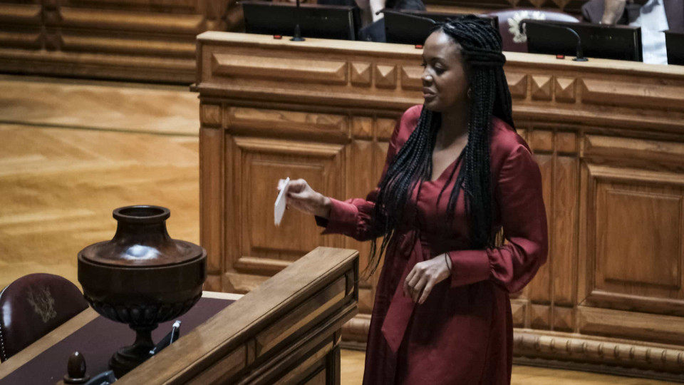 Assembleia do Livre quer retirar a confiança política à deputada Joacine