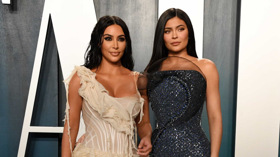 Parou tudo! Kim Kardashian e Kylie Jenner arrasaram na festa dos Óscares