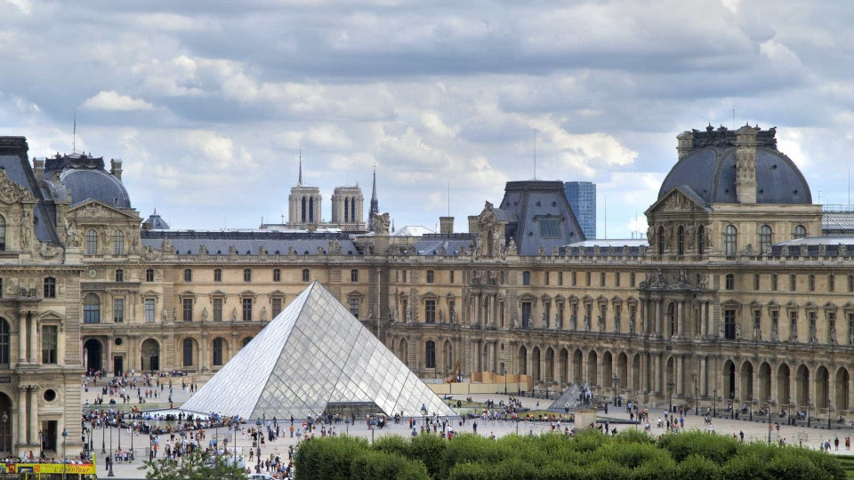 Covid-19: Museu do Louvre reabriu hoje