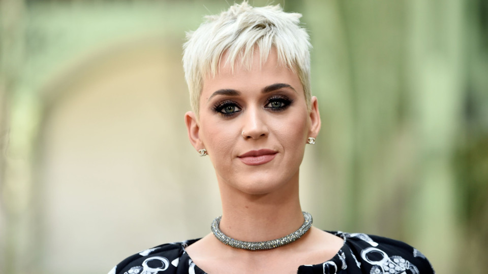 'Adeus' cabelo curto. Katy Perry mudou de visual