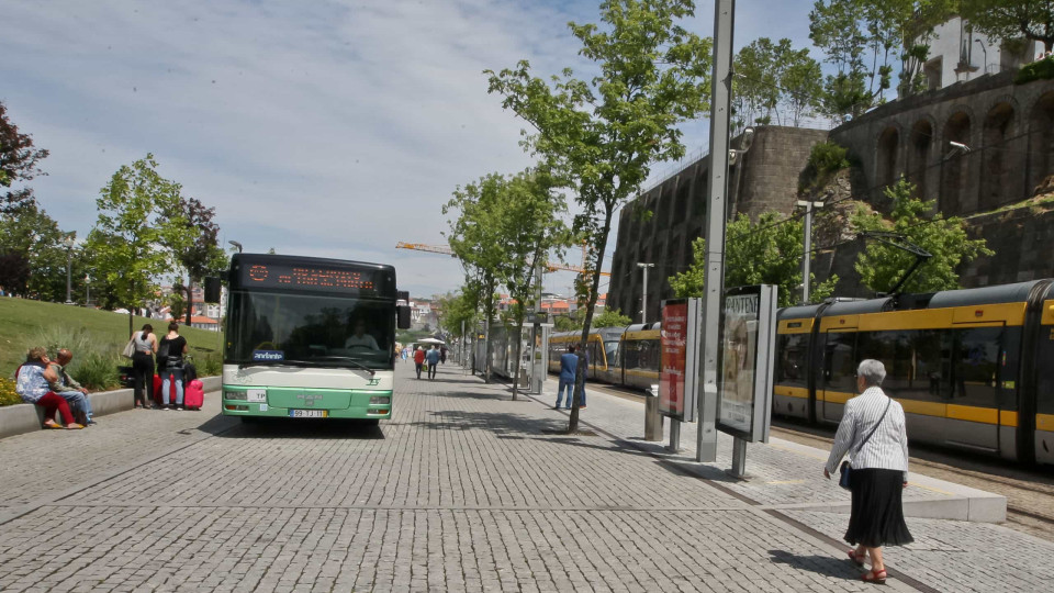 Autocarros do Porto reduzem oferta de serviço e horários