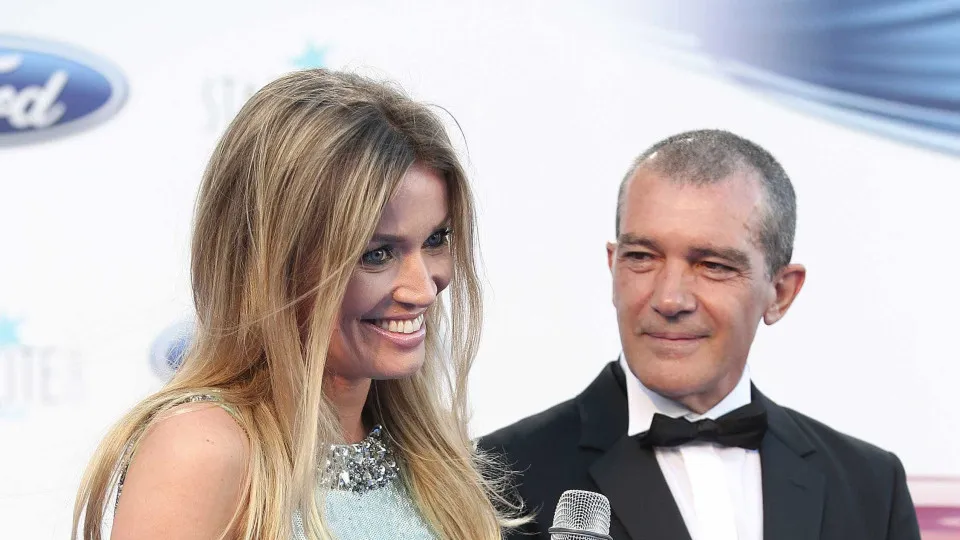 De quarentena, Antonio Banderas revela que está longe da namorada