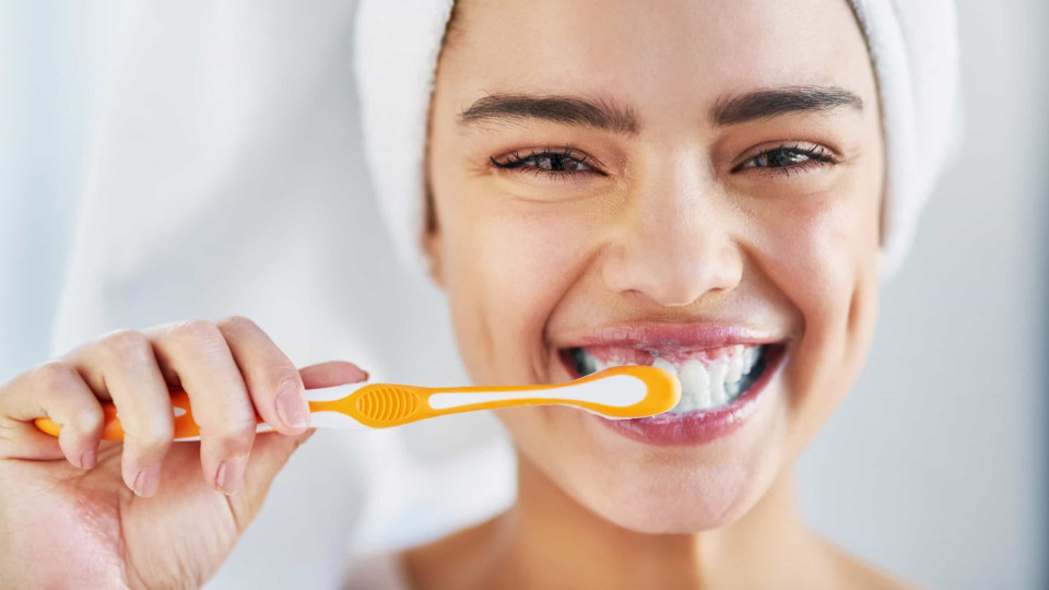 Saiba como pode prolongar a 'vida' da sua escova de dentes