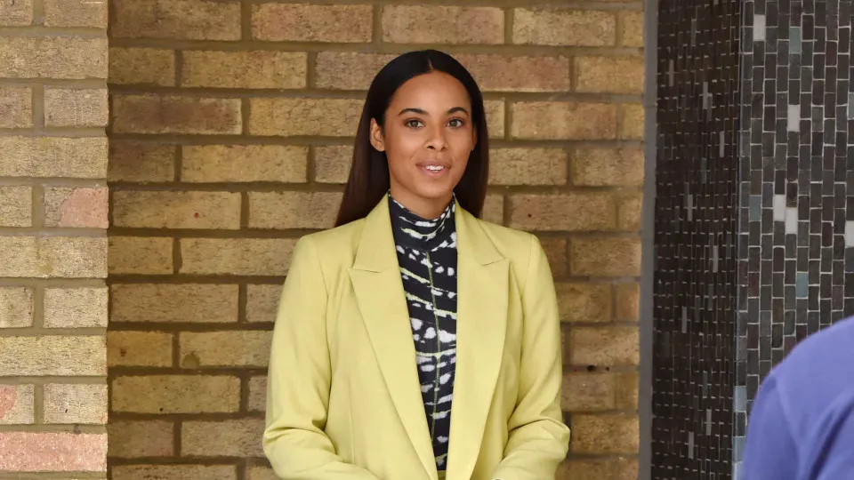 Artista Rochelle Humes ficou em "choque" ao saber da outra família do pai