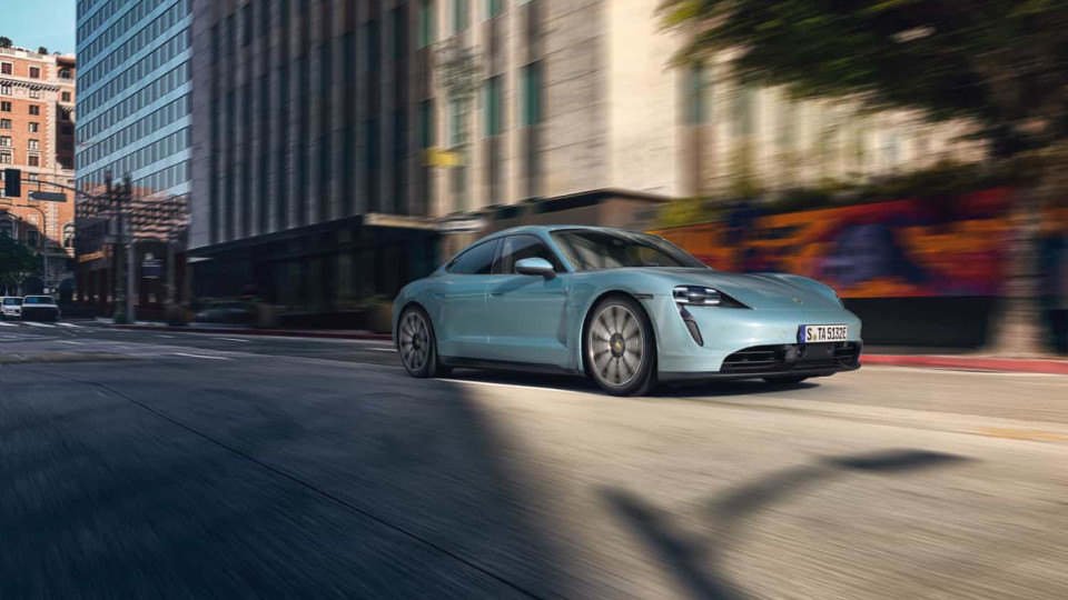 Porsche anunciará modelo mais acessível do elétrico Taycan