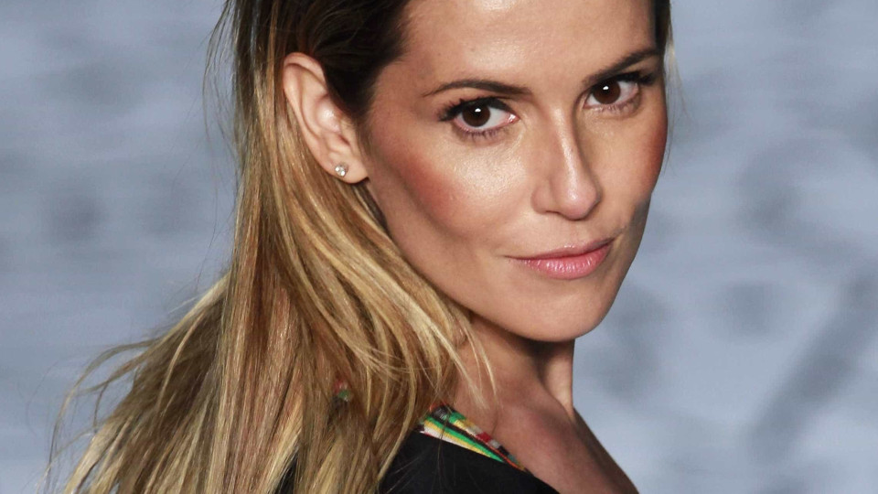 A beleza dos 40. Deborah Secco assume sardas e mostra-se sem maquilhagem