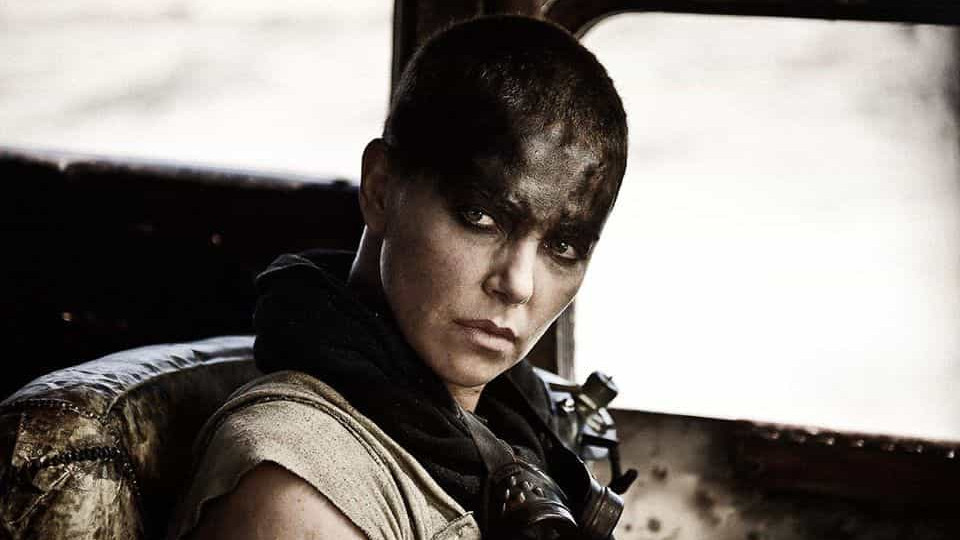 Charlize Theron não vai entrar em 'Furiosa', o spinoff de 'Mad Max'