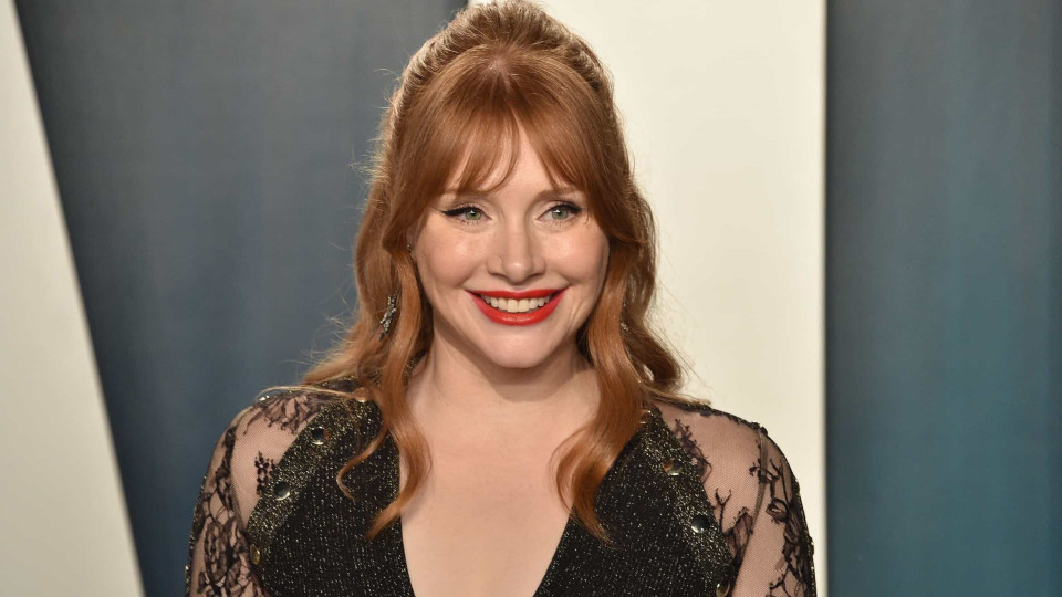 Bryce Dallas Howard: 21 anos depois, acaba faculdade e festeja com os fãs