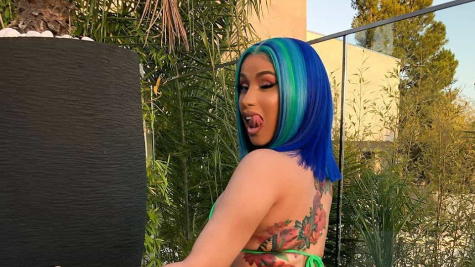 Cardi B mostra nova tatuagem. "Demorou vários meses" até ficar feita