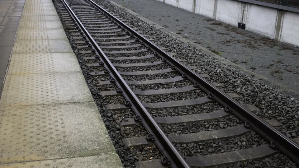 Amadora. Homem morre ao cair na linha da estação ferroviária da Reboleira