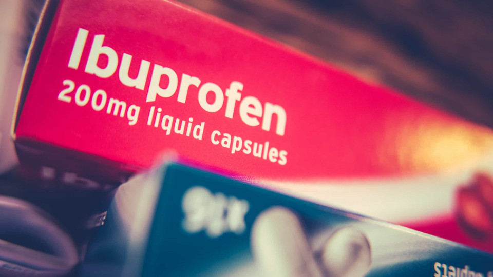 A polémica continua. Ibuprofeno e aspirina "podem elevar risco de morte"