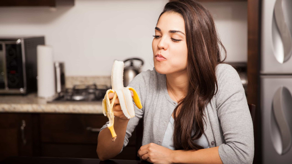 Mito ou facto: Faz mal comer banana à noite?