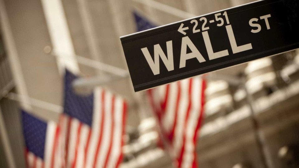 Wall Street fecha em alta em dia de regresso às instalações da bolsa