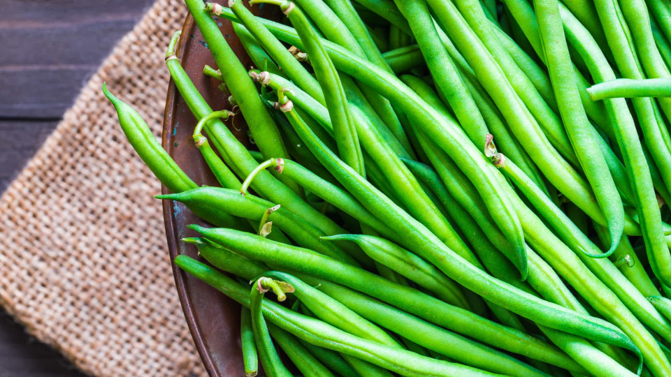 É seguro comer feijão verde cru?