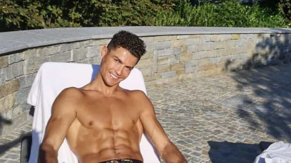 Abdominais ao sol! Cristiano Ronaldo recarrega baterias