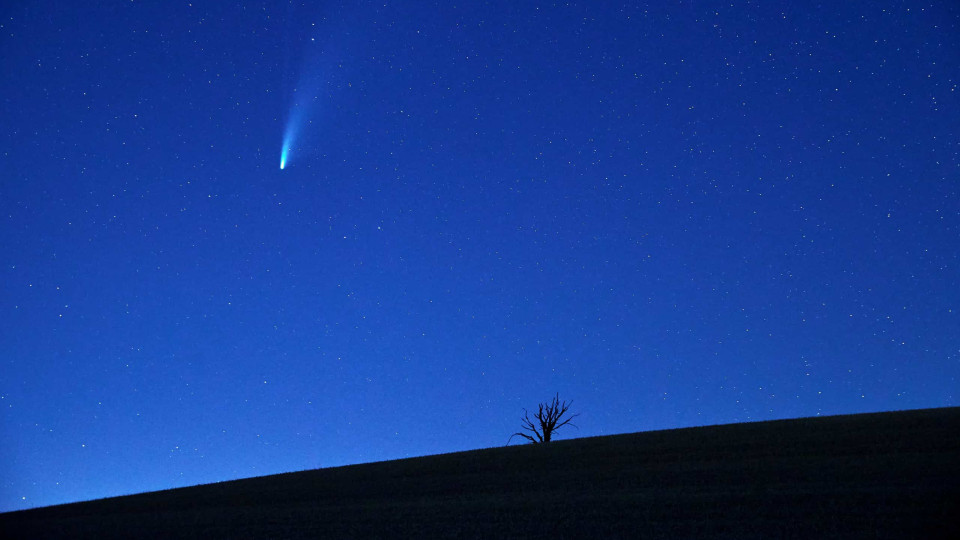Cometa passa hoje pela Terra e já há imagens para admirar