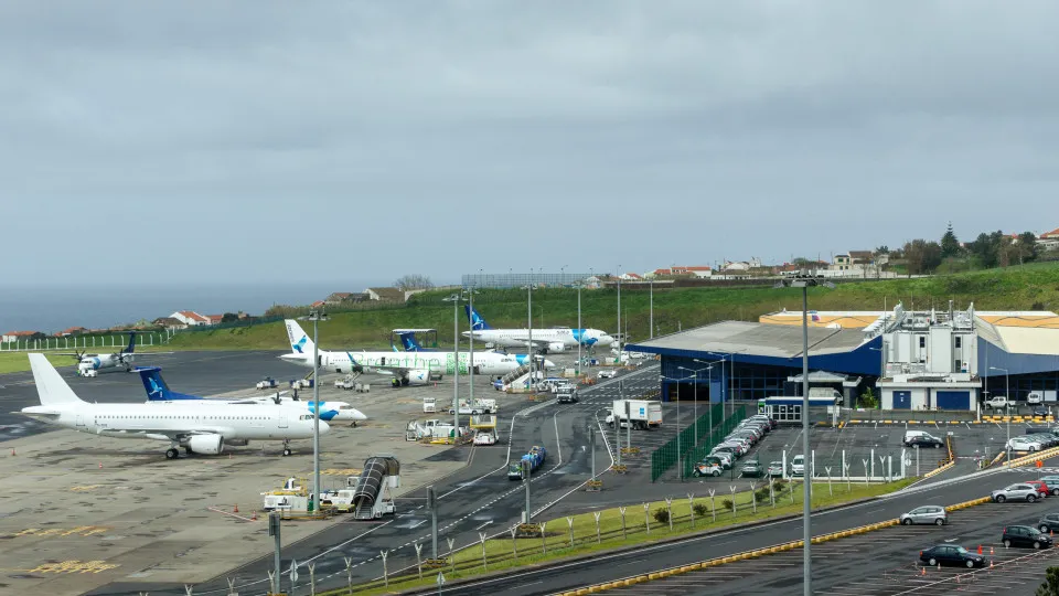 Crianças até 12 anos não vão pagar viagem de avião para os Açores