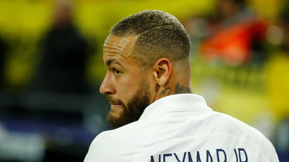 Ponto final na 'novela'. Neymar garante que continua no PSG