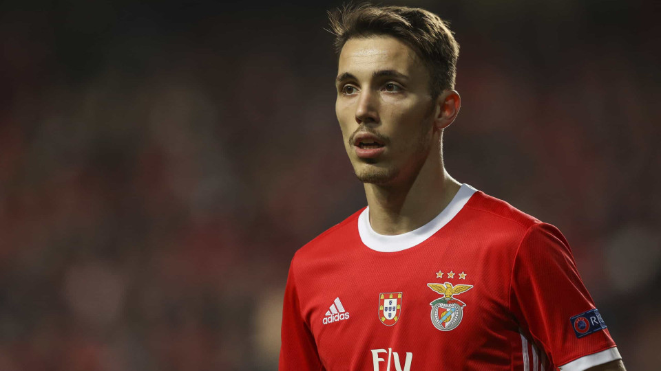 Benfica anuncia regresso de Grimaldo às opções três meses após lesão
