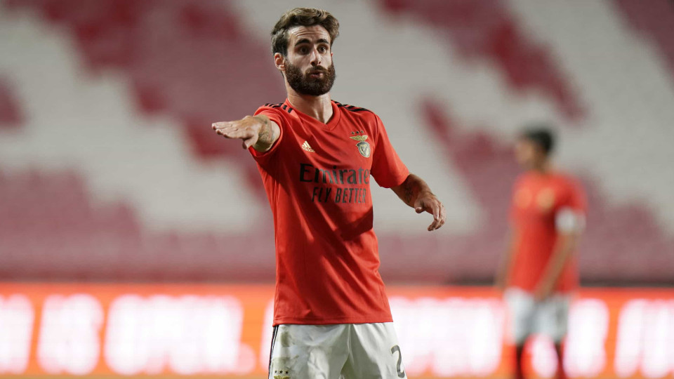 Rafa Silva apontado ao onze do Benfica em Famalicão