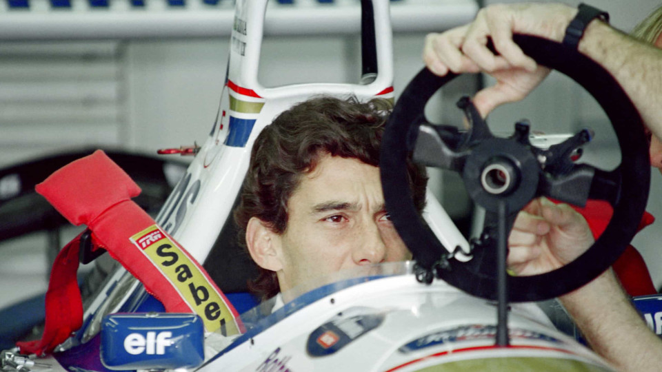 Último volante utilizado por Ayrton Senna está à venda