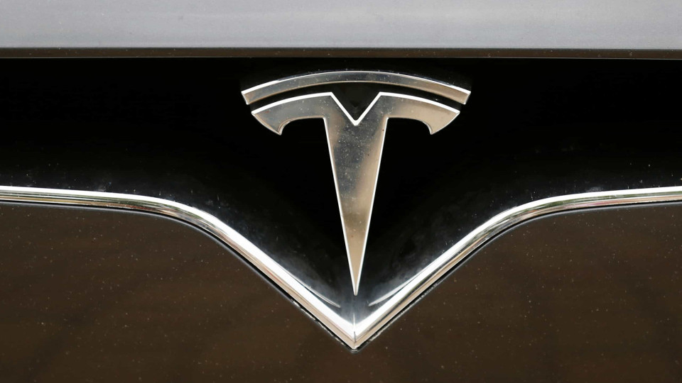Tesla reduziu preço do Model S nos EUA e China