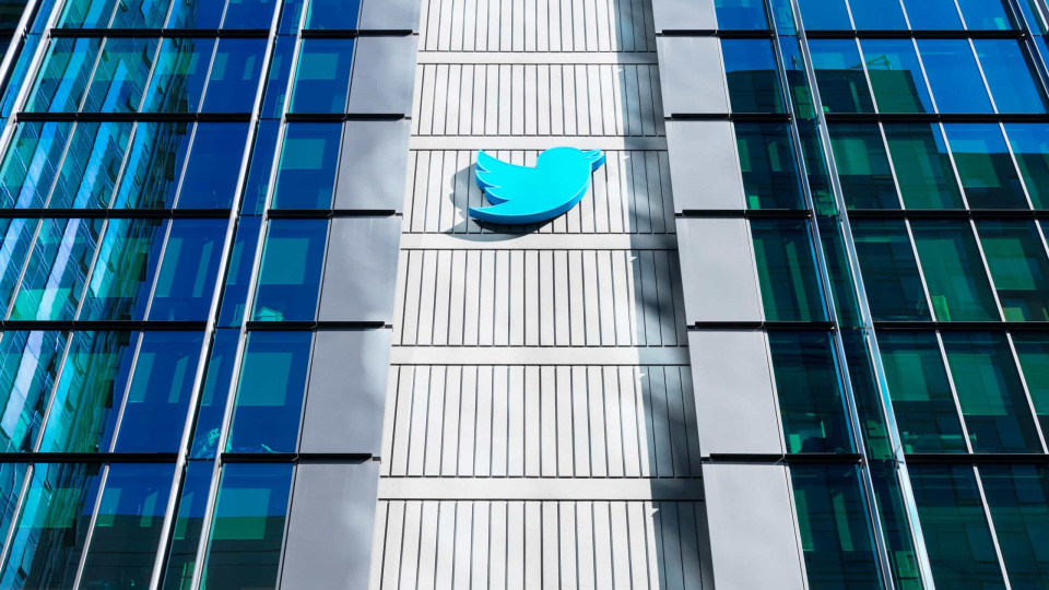 Twitter defende empresa que monitoriza 'tweets' para a polícia